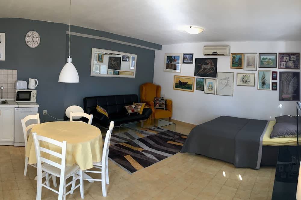 Ganze Wohnung, 1-Zimmer-Ferienwohnung mit Terrasse und Meerblick Prvic Luka, Prvic in Prvić Luka (Kroatische Adria), Prvić Luka