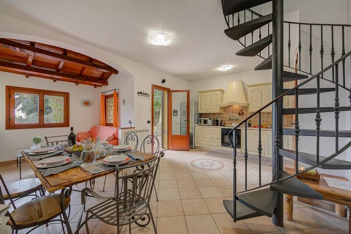 Villa Monte Enrico - With Pool & Jacuzzi in Camporosso, Ligurische Alpen