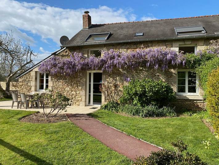 Gîte pour 5 personnes, avec Terrasse ainsi que Jardin et Piscine