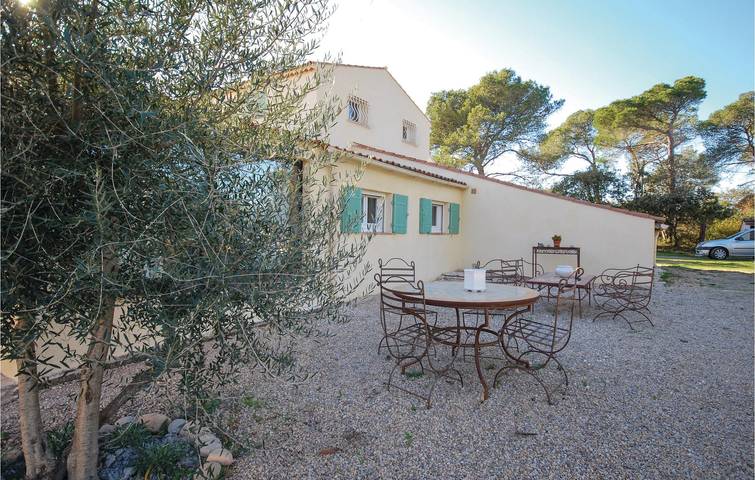 Gîte pour 2 personnes, avec Terrasse ainsi que Jardin et Piscine à Roquebrune-sur-Argens - 2