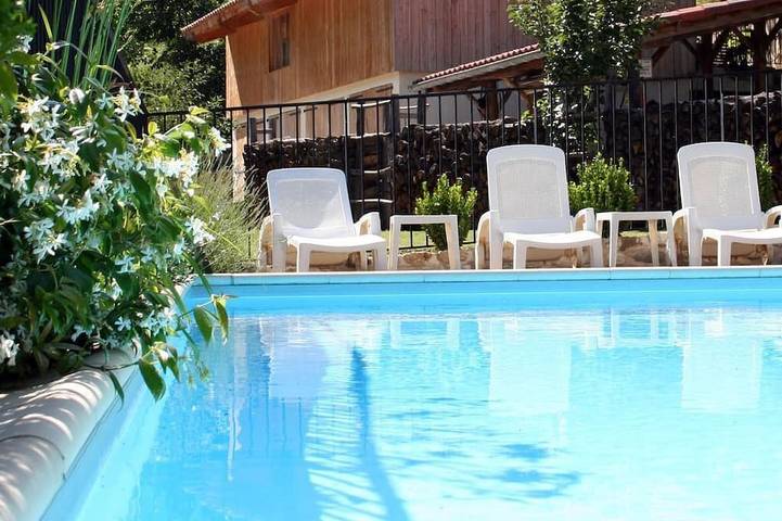Location de vacances pour 5 personnes, avec jardin et piscine à Montferrer