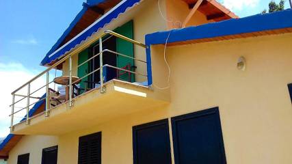 Ferienhaus für 3 Personen, mit Ausblick und Terrasse sowie Garten, mit Haustier in Albanien