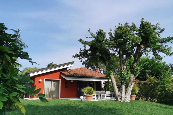 Ferienhaus für 6 Personen, mit Terrasse und Garten sowie Pool - 1