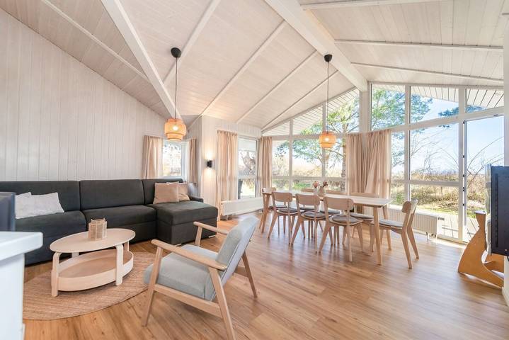 Ferienhaus für 8 Personen, mit Whirlpool und Garten sowie Sauna an der Ostsee