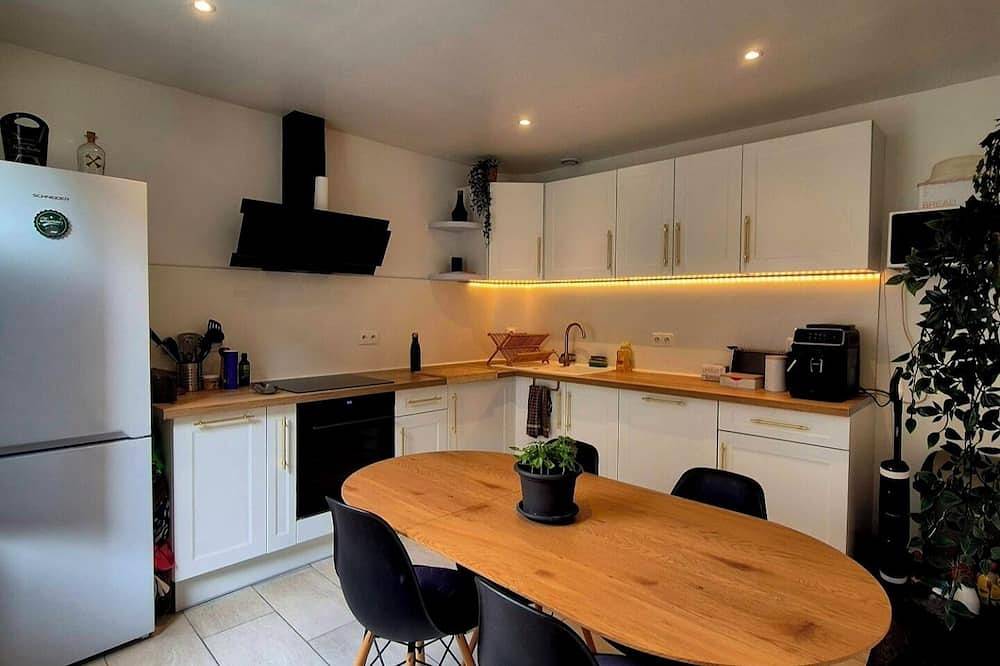 Cosy townhouse Sézanne center, private parking netflix and premium in Sézanne, Marne