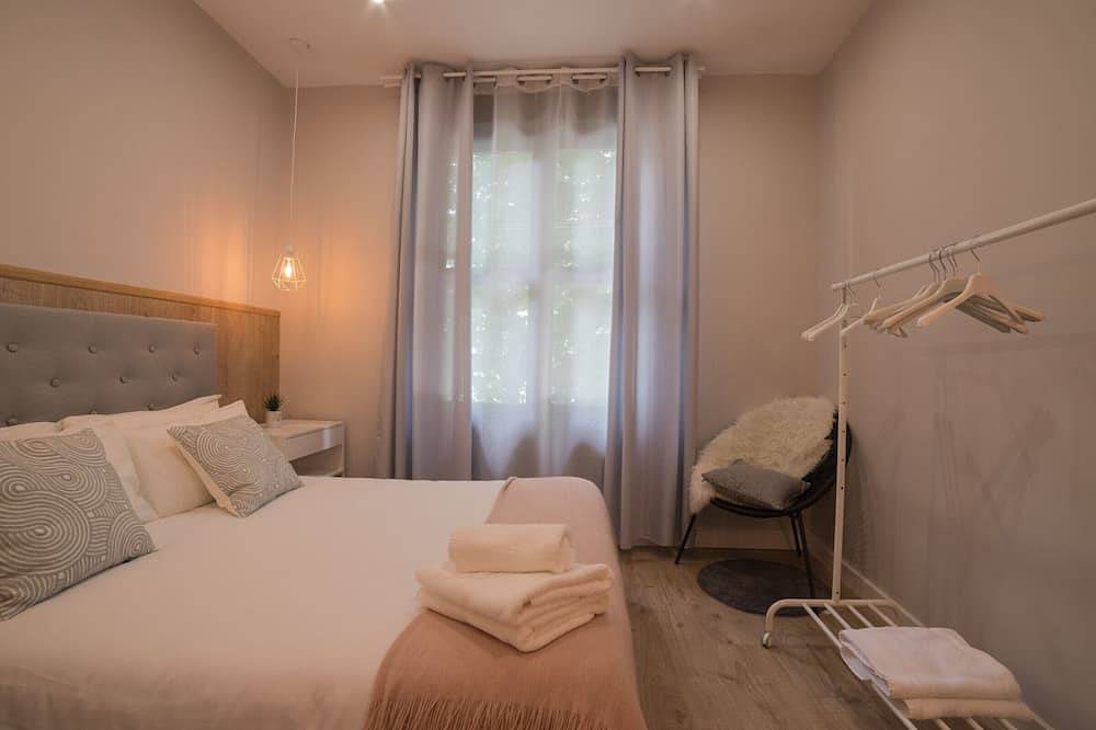 Entire apartment, Beautiful central apartment, renovated, near Laurel and Espolon, cathedral view, free Wifi in Logroño, La Rioja Province