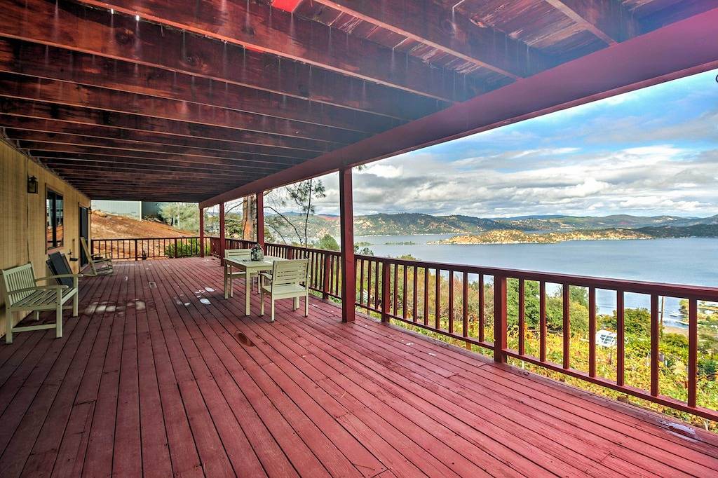 Geräumiges Kelseyville Home w / Large Lakefront Deck! in California North Coast