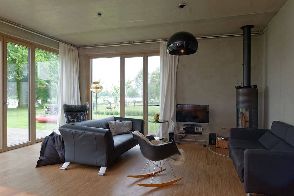 Ganze Wohnung, House on the Havelbogen directly on the water with canoe and jetty, garden apartment***** in Plötzin, Werder
