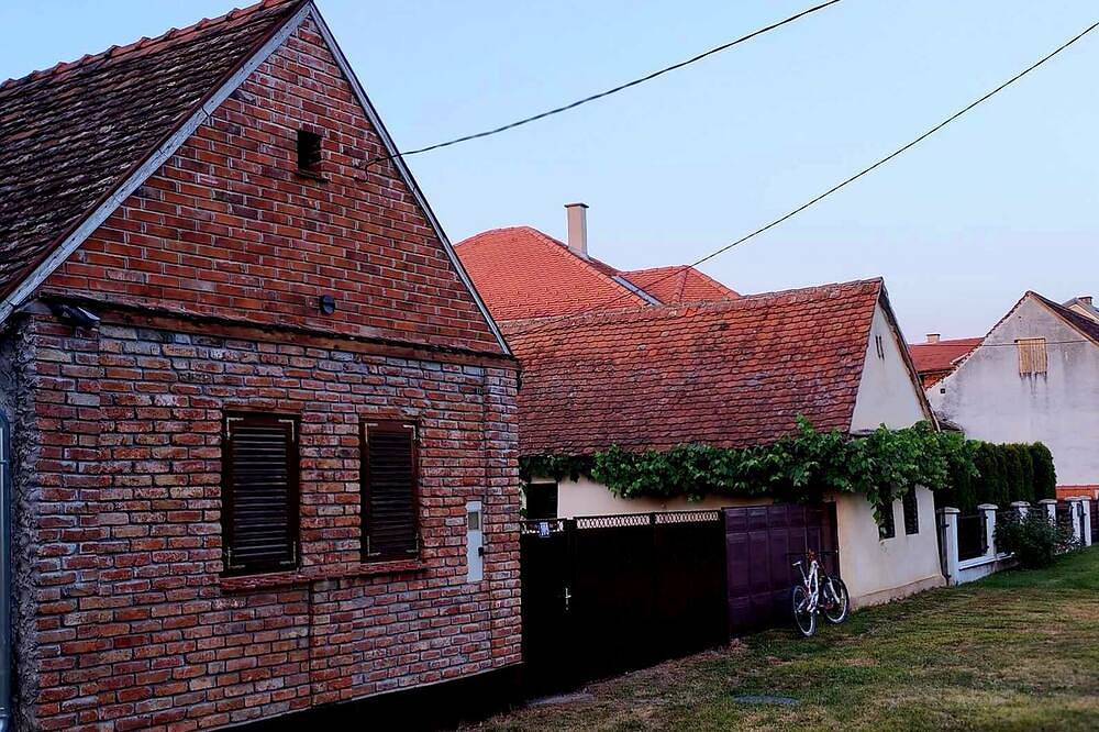 Marvelous 2-bedroom cottage in Staro Petrovo Selo in Brod-Posavina