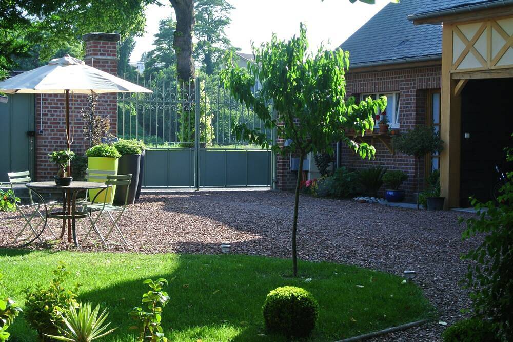 Like a parenthesis, Little house in Hortillonnages d'Amiens, Amiens