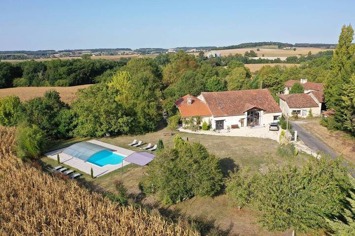 Location de vacances pour 8 personnes, avec Terrasse et Jardin à Juignac