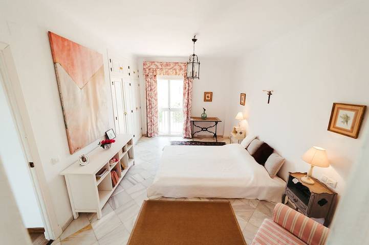 Charming 3-bedroom beachside chalet with WiFi & AC, in El Puerto de Santa María in Playa de Fuentebravía (El Puerto de Santa María), El Puerto de Santa María