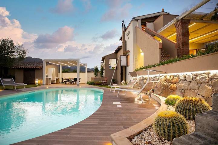 Location de vacances pour 5 personnes, avec vue ainsi que piscine et jardin à Graniti - 3