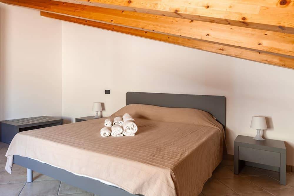 Entire apartment, Ostrica - 2 bedrooms mansard with terracecentrally located in Capo d'Orlando, Messina Province