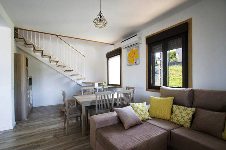 Apartamento para 8 personas, con vistas y balcón en Vilaboa