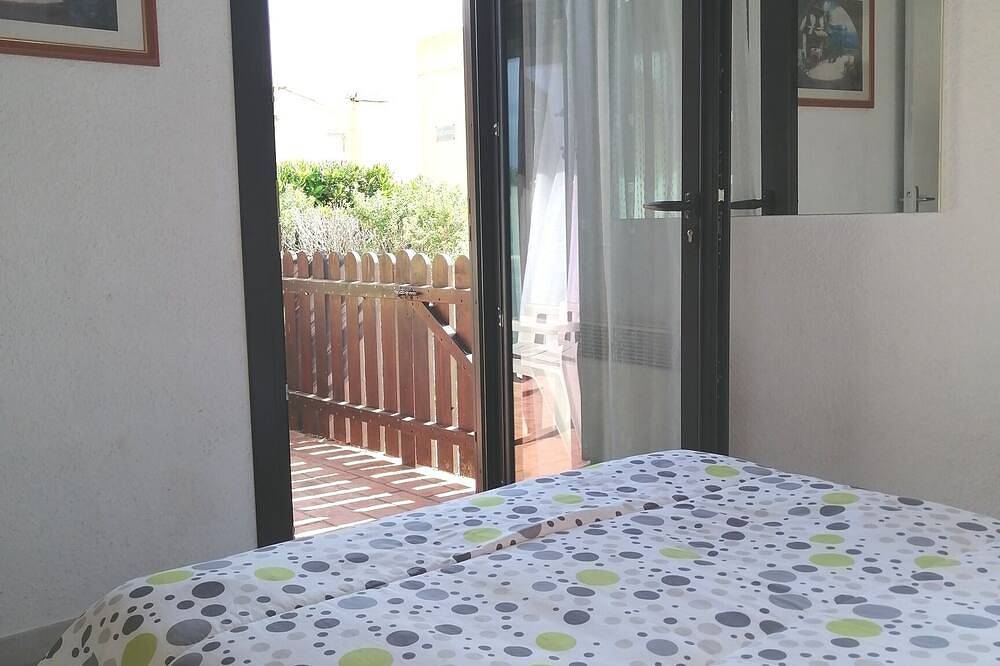 Pavillon auf Strand in Port Leucate, Leucate