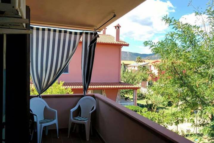 Appartement entier, Appartement de vacances pour 4 personnes avec jardin in Maddalena Spiaggia, Capoterra