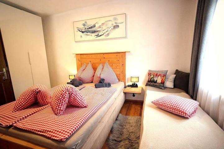 Family room (1 double, 2 extra beds) in Zederhaus, Ski Amadé