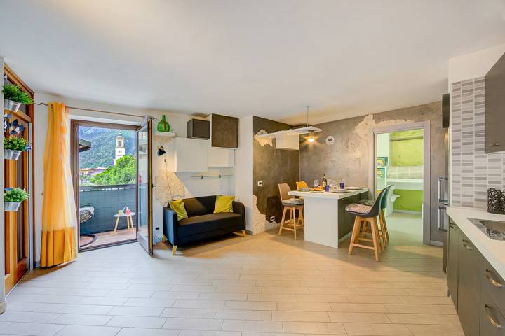 Ferienwohnung für 4 Personen, mit Balkon und Kinderpool in Riva del Garda