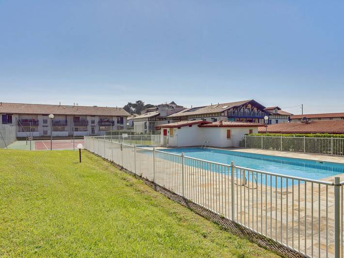 Appartement de vacances pour 4 personnes, avec bassin pour enfant ainsi que jardin et terrasse à Bidart