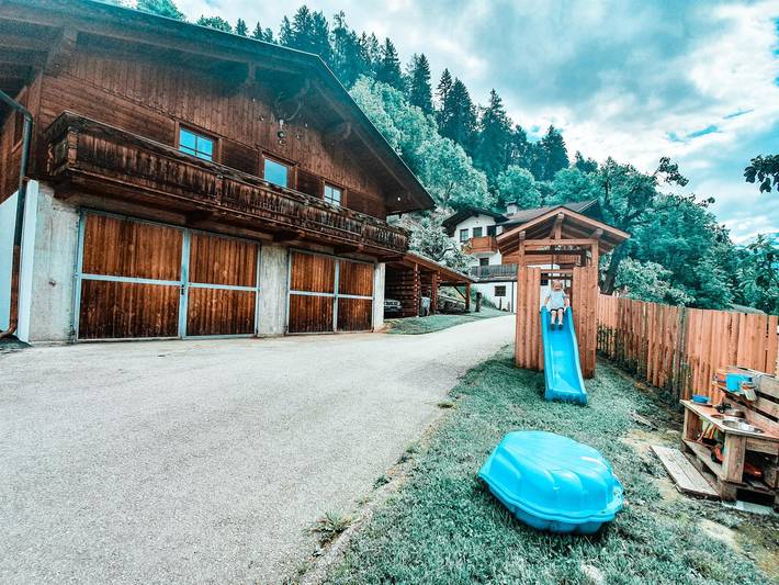Ferienhaus für 4 Personen, mit Balkon und Garten