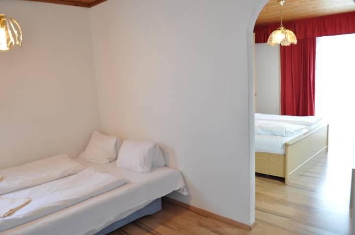 Hotel für 5 Personen, mit Balkon - 1