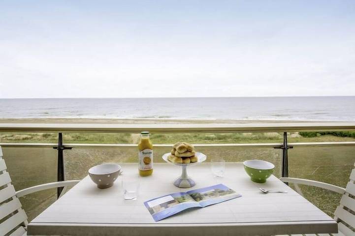 Gîte pour 2 personnes, avec piscine et balcon dans Plage du Hôme - 4