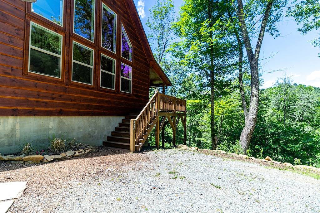 Beautiful Secluded Cabin near Boone in Watauga County