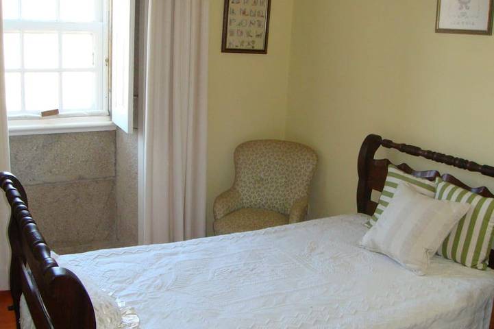 Gîte pour 7 personnes, avec balcon ainsi que piscine et jardin dans Venade - 4