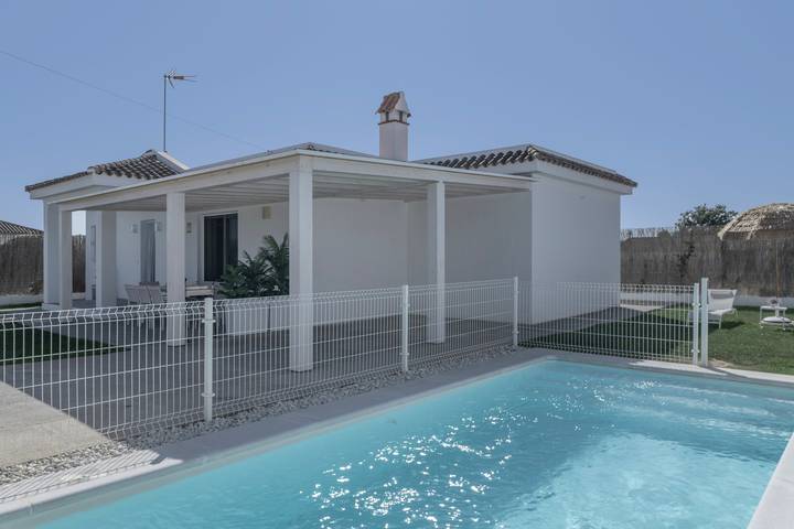 Landhaus 'Noah' mit privatem Pool, Parkplatz für 2 Autos, privater Terrasse und WLAN in Conil de la Frontera, Costa de la Luz