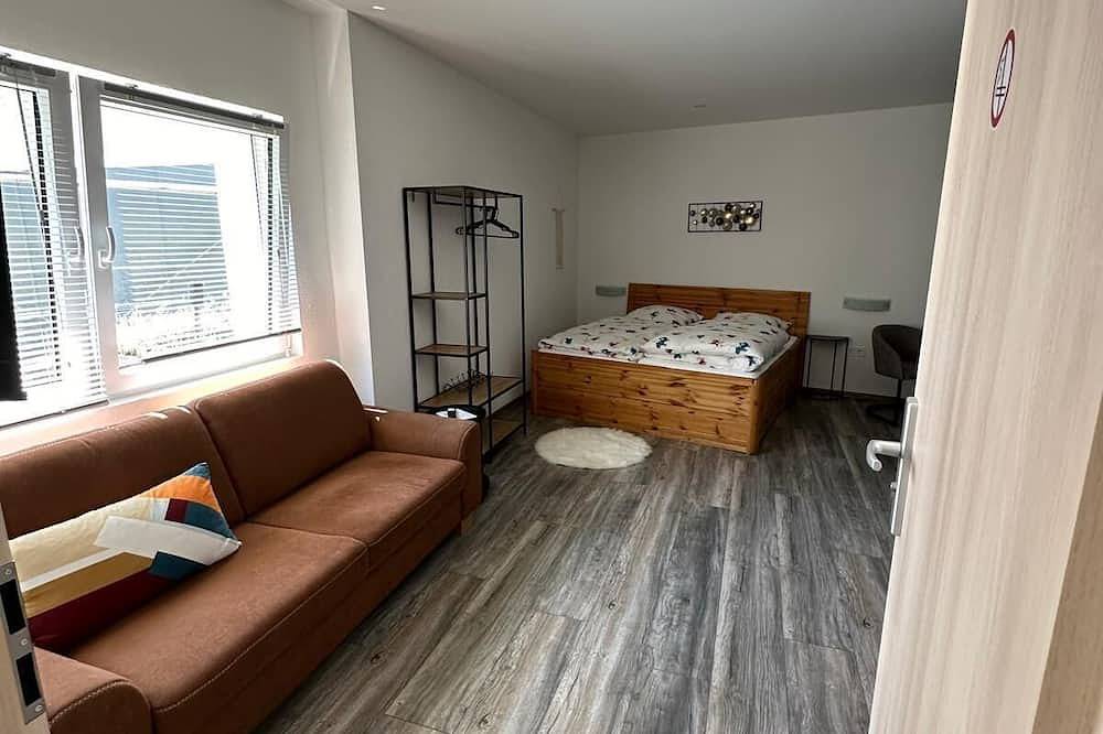 Ganze Wohnung, Moderne Ferienwohnung mit Terrasse & Garten in zentraler Lage in Selb in Selb, Oberfranken