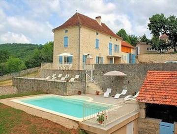 Gîte pour 8 personnes, avec jardin ainsi que piscine et vue, animaux acceptés à Tour-de-Faure