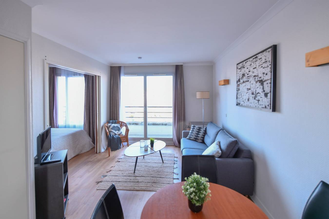 Appartement entier, Lumineux avec balcon aux Buttes Chaumont in Paris, Île de France