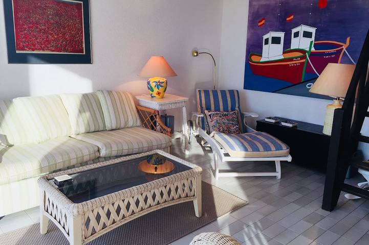 Entire apartment, Maisonette Near Thèoule-Sur-Mer With Lovely Sea Views in Théoule-sur-Mer, Massif de l'Esterel