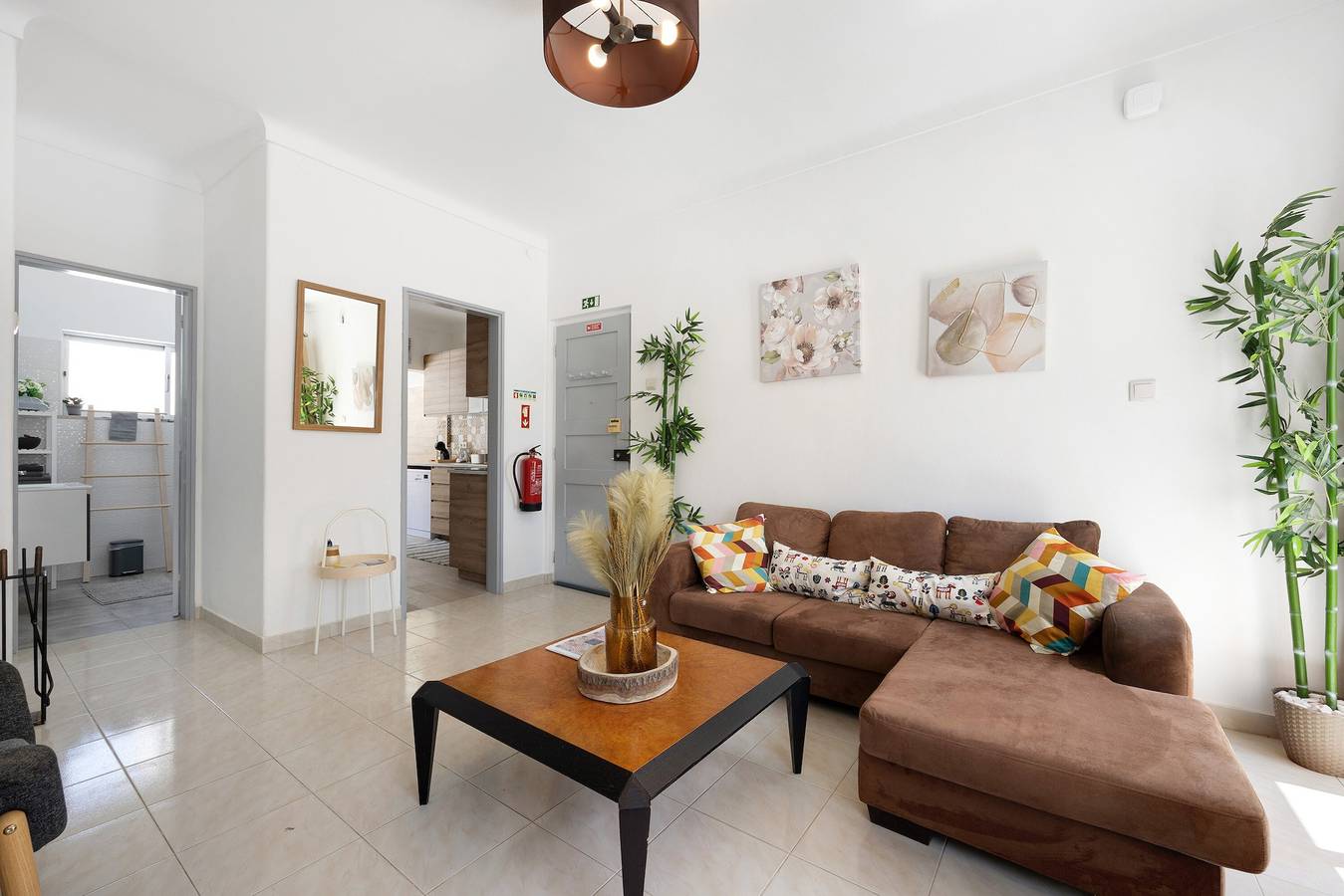 Apartamento inteiro, Apartamento de férias "Casa Dos Avós" com terraço privado, varanda e Wi-Fi in São Sebastião, Lagos