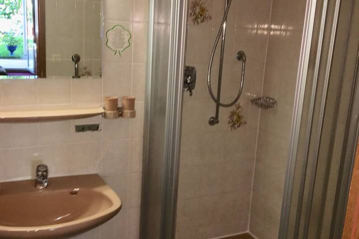Doppelzimmer 8, mit Balkon - Gästehaus am Lindenweg in Meersburg, Region Bodensee-Oberschwaben