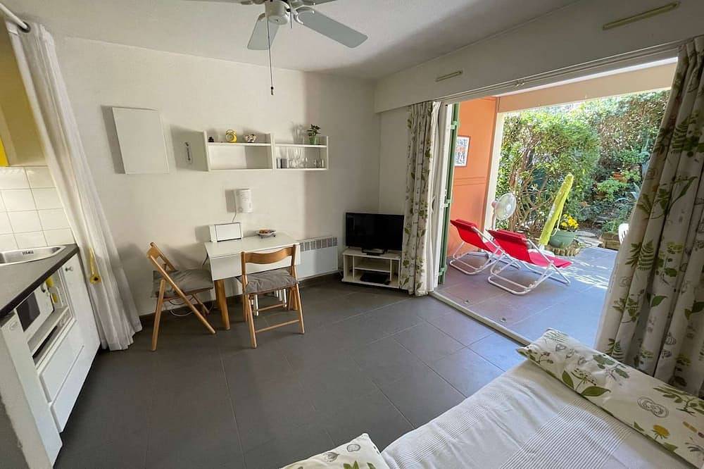 Appartement entier, Piscine, bord de mer, grande terrasse aménagée. in La Seyne-sur-Mer, Région de Toulon