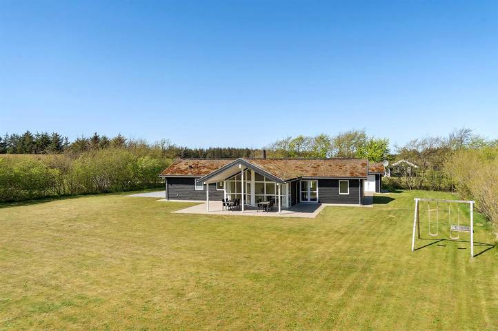 Ferieudlejning for 10 personer, med sauna og terrasse samt jacuzzi i Saltum