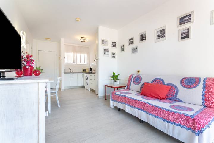 Entire apartment, Holiday Apartment 'Relax Holiday' with Shared Pool, Private Terrace and Wi-Fi in Bajo del Medio (La Oliva), La Oliva