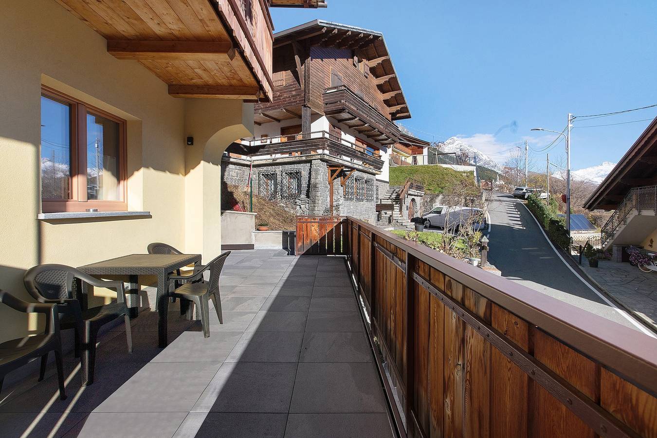 Ganze Wohnung, Apartment '1' mit Bergblick, Gemeinschaftsterrasse und Wlan in Isolaccia, Valdidentro