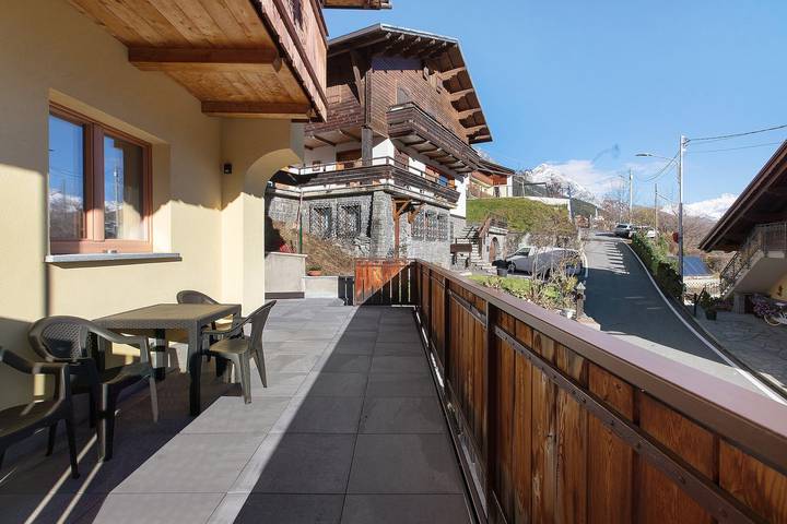 Ganze Wohnung, Apartment '1' mit Bergblick, Gemeinschaftsterrasse und Wlan in Isolaccia, Valdidentro