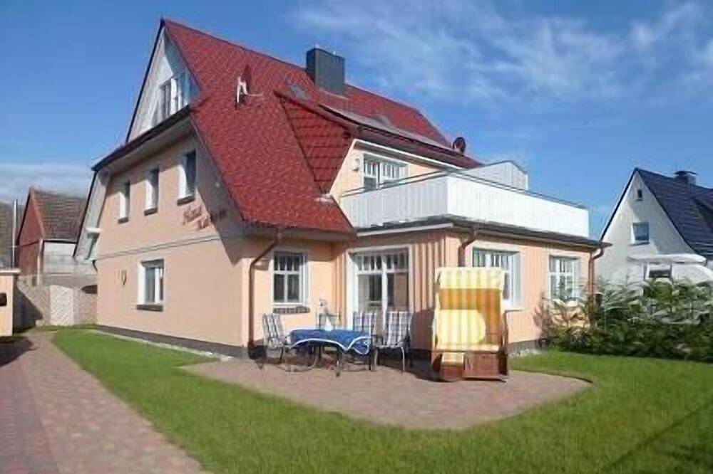 5* Ferienhaus Kathrin, 3 Minuten zum Strand & Zentrum, Sauna & Kamin in Ostseebad Zingst, Zingst