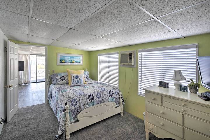 Vacation rental for 100 people, with pool and terrace as well as hot tub in Lake Havasu City