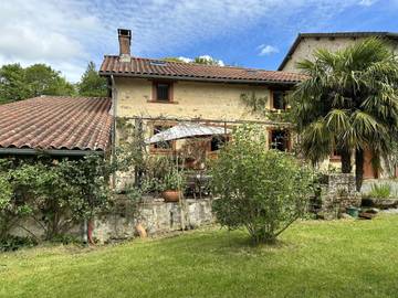 Gîte pour 6 personnes, avec jardin et terrasse dans Rilhac-Rancon