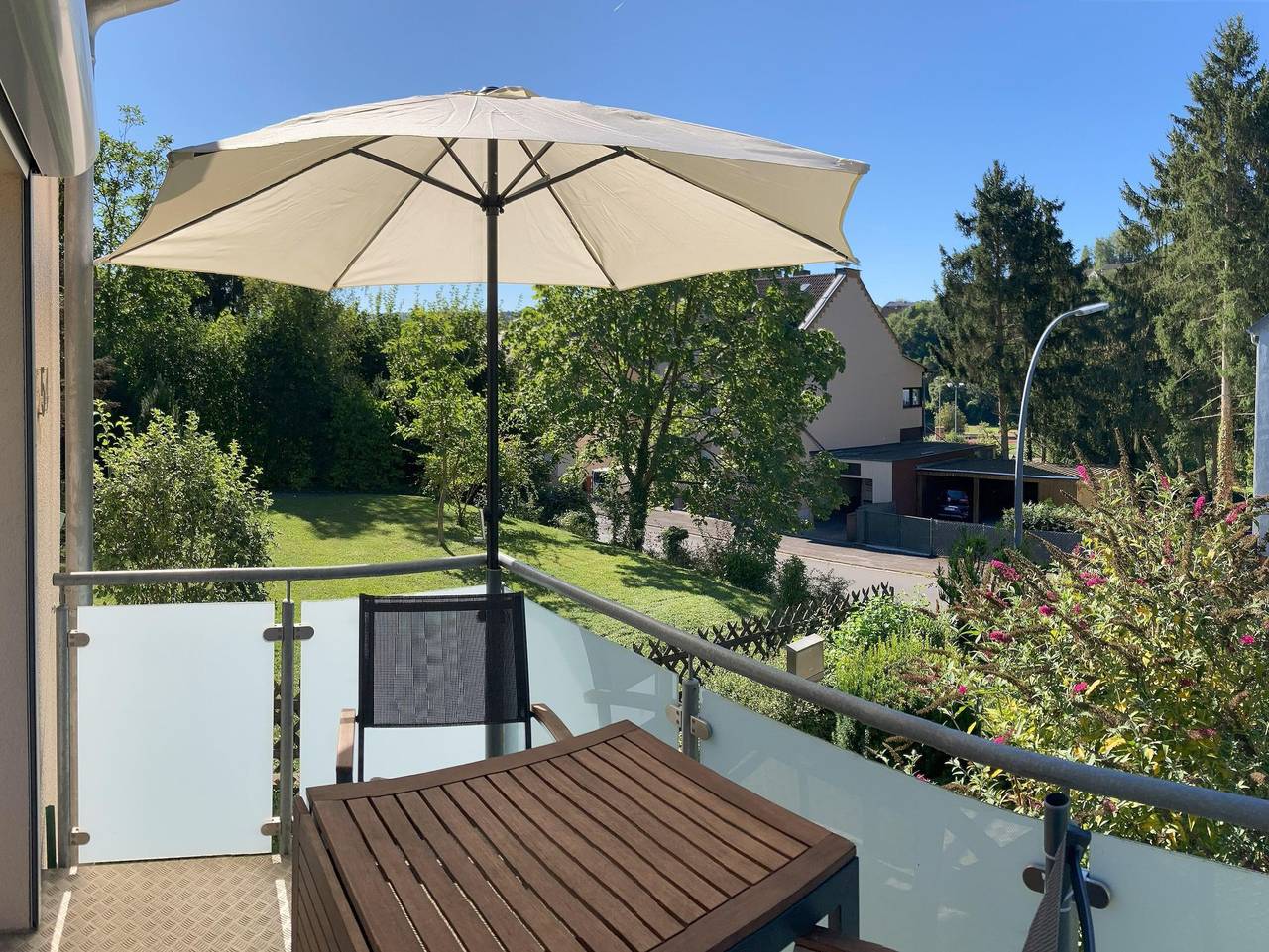 Ganze Ferienwohnung, Ferienhaus im Obstgarten - Doppelzimmer, Dusche, Wc, 1 Schlafraum in Kirn, Landkreis Bad Kreuznach