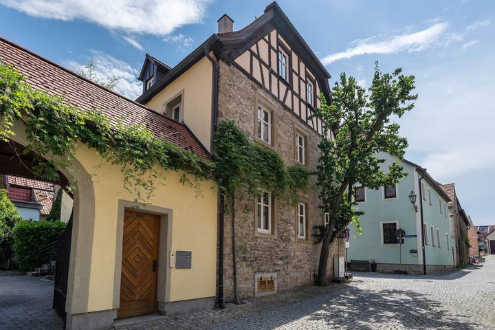 Ganze Wohnung, Appartment 'Weinstraße' mit Sitzgelegenheit im Innenhof und Wlan in Volkach, Fränkisches Weinland