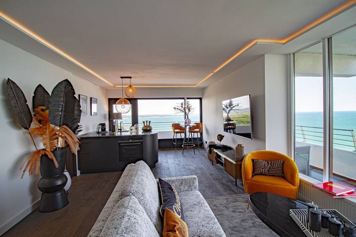 Ferienwohnung für 3 Personen, mit Balkon und Pool sowie Ausblick