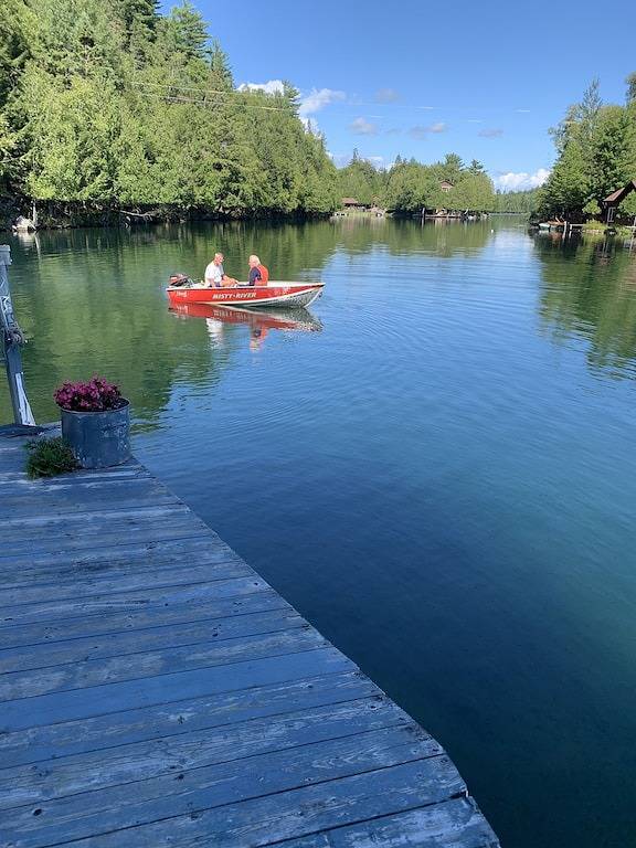 Large luxury cottage with hot tub sauna high speed Internet near Mont-Tremblant in Labelle, Québec
