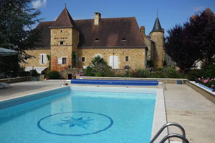 Gîte pour 2 personnes, avec piscine ainsi que terrasse et jardin à Saint-Martial-de-Nabirat