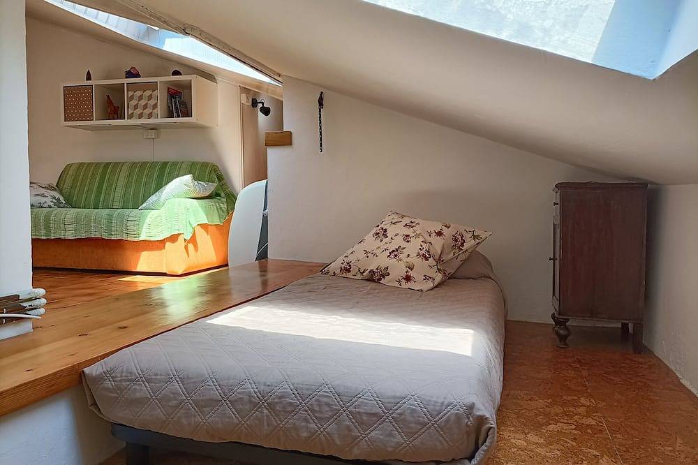 Appartamento intero, Mansard studio: Sea-5 Terre-trekking-excursions. in San Terenzo, Comune di Lerici